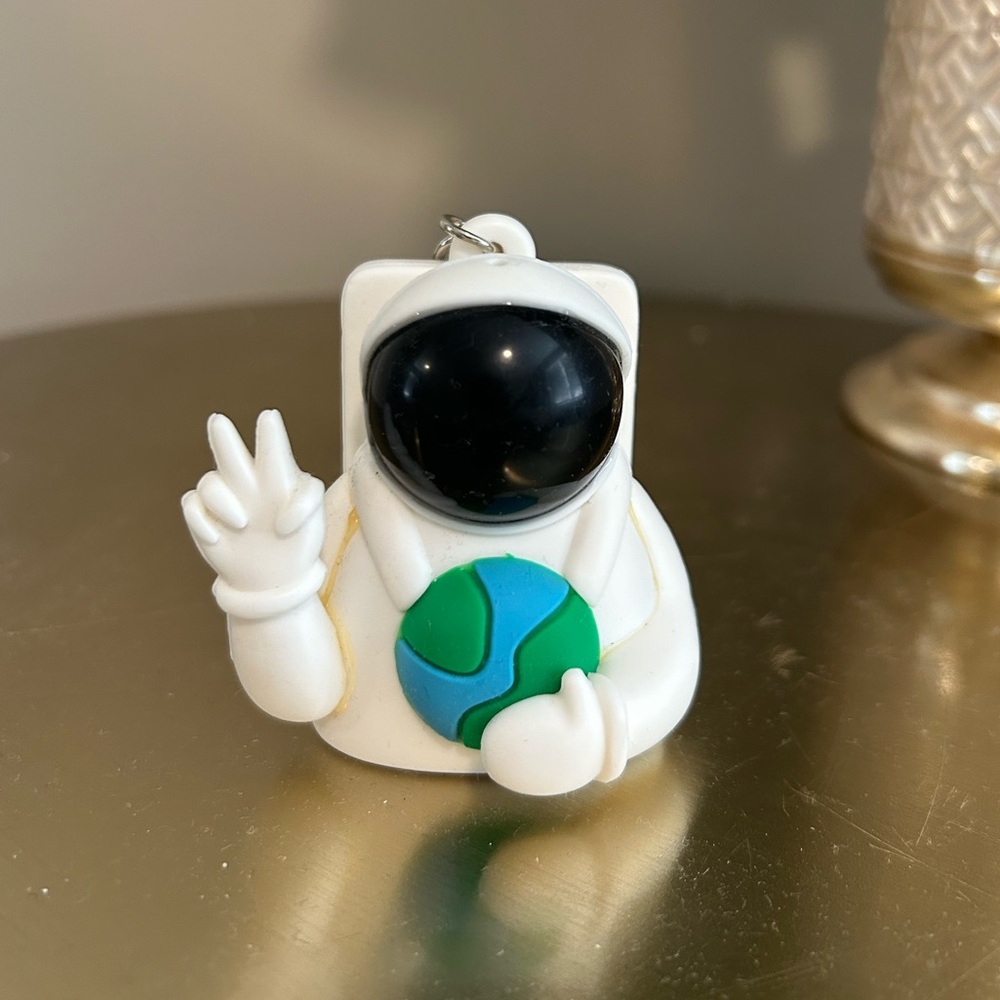 Bath and Body Works Astronaut Pocket Bac Hand Sanitizer Holder, NWT